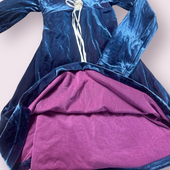 Set Of Two Vintage Toddler Velvet Dresses With Paisley Lace Ribbon Detail Size 5 - Picture 7 of 16